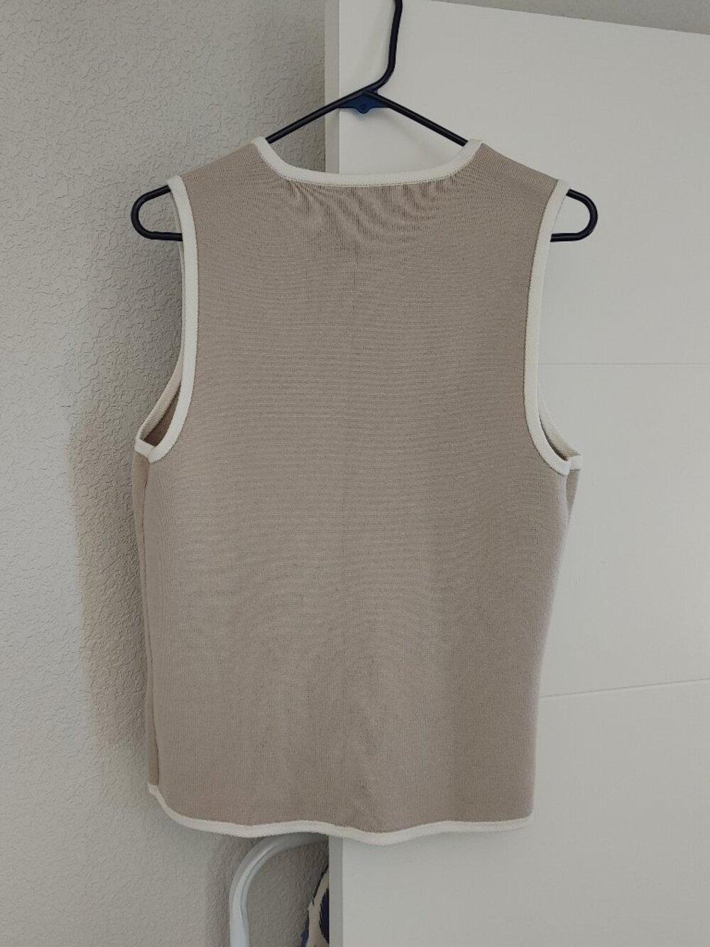 Women's Abercrombie & Fitch Sweater Vest Size: L - Picture 2 of 11